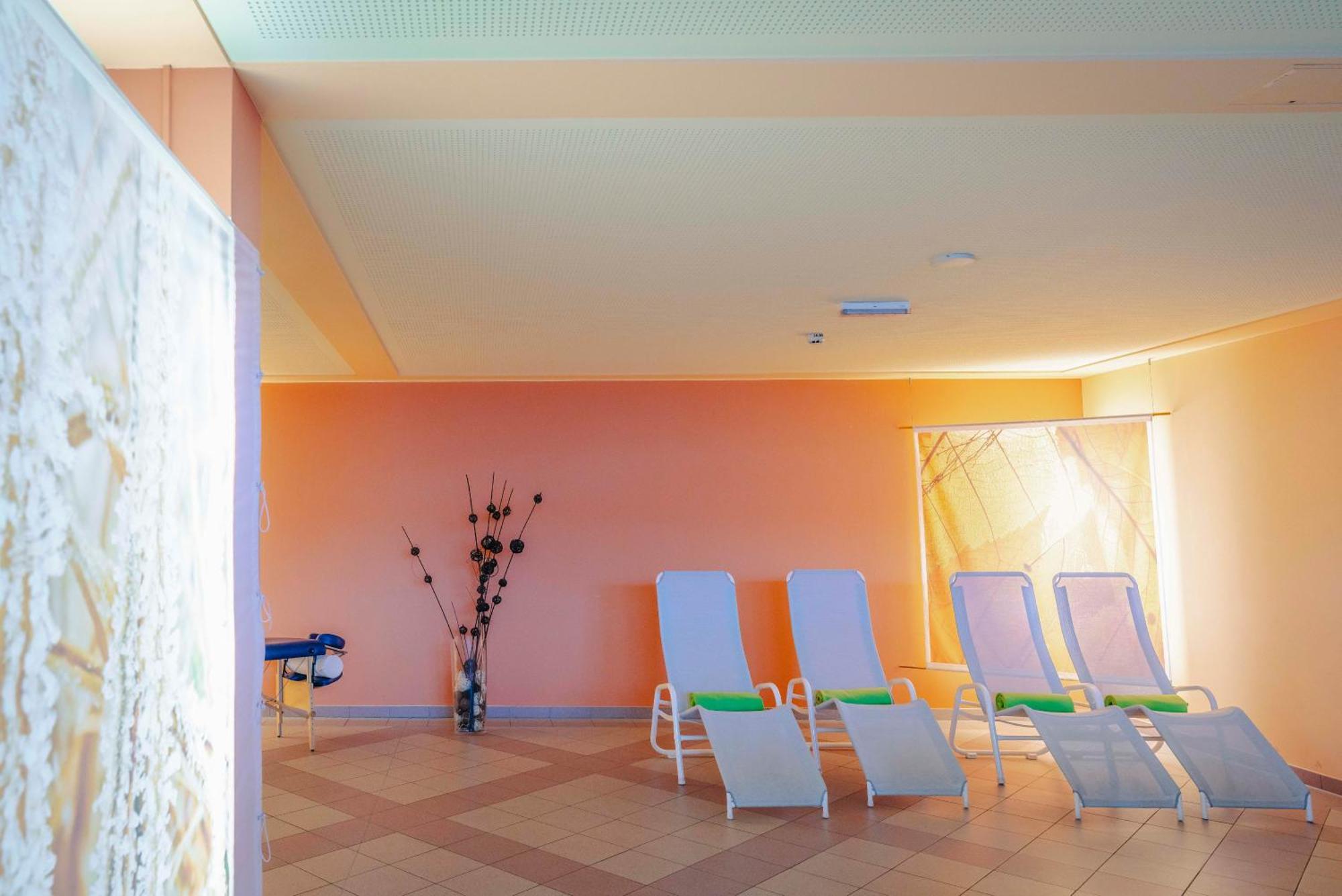 Jufa Hotel Хохриндл Екстериор снимка