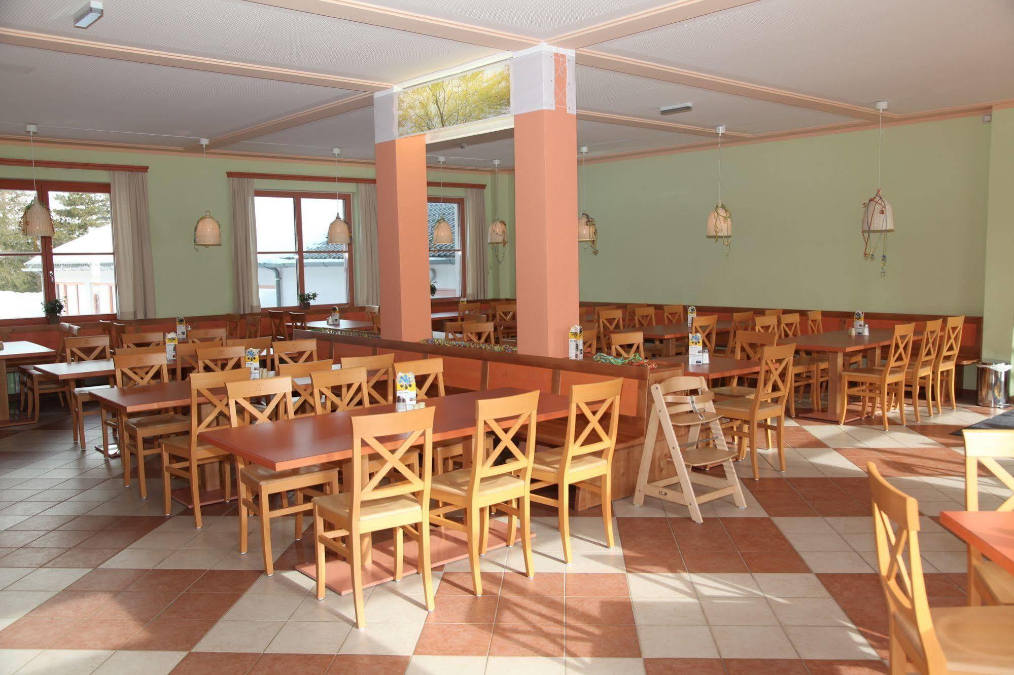 Jufa Hotel Хохриндл Екстериор снимка
