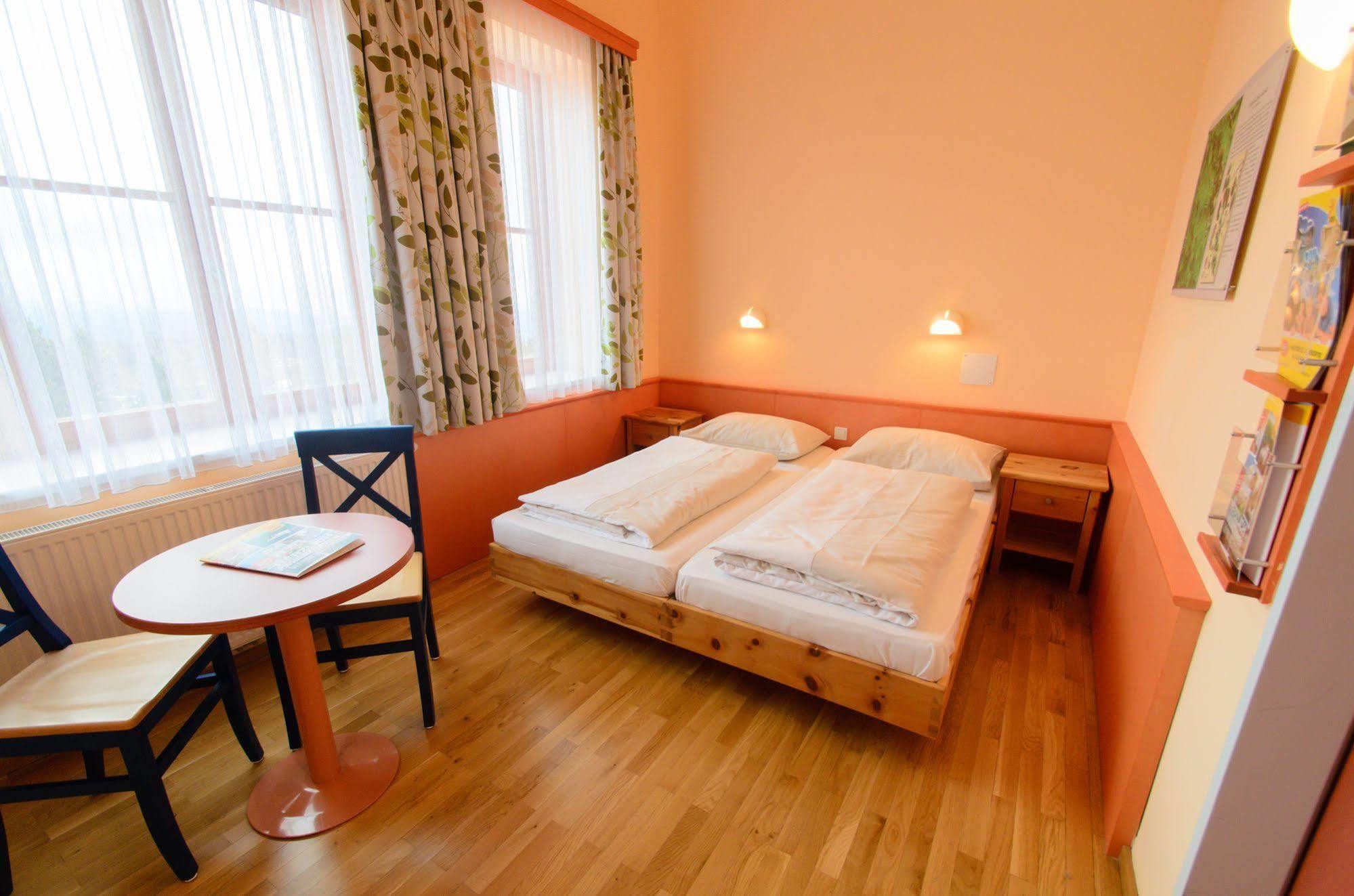 Jufa Hotel Хохриндл Екстериор снимка