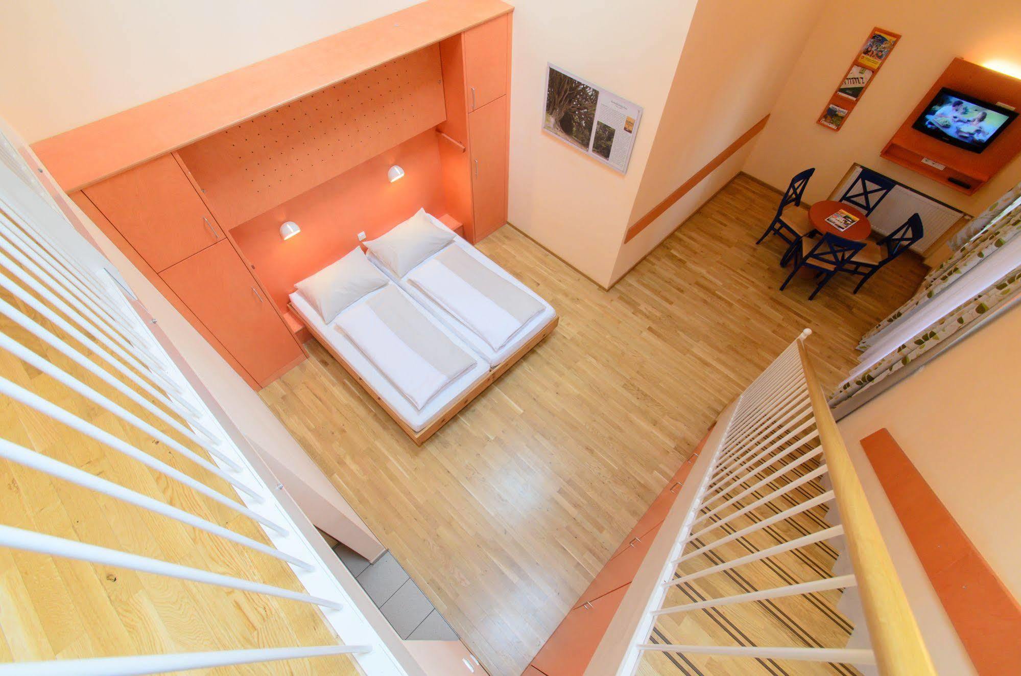 Jufa Hotel Хохриндл Екстериор снимка